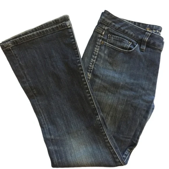 ✨👖 Levi's Mid Rise Bootcut 553 – For When You Wanna Kick It in Style 👖✨ - Picture 1 of 11